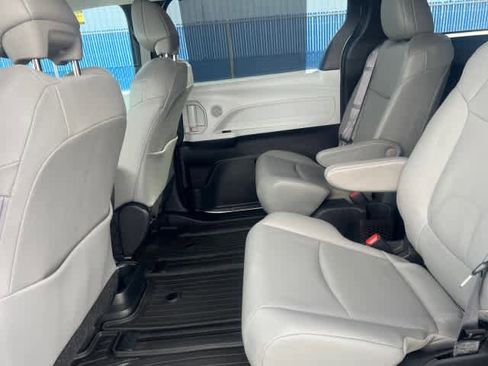 Used 2025 Toyota Sienna XLE w/ XLE Plus Package image 20