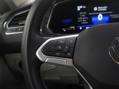 Used 2023 Volkswagen Tiguan SE image 25