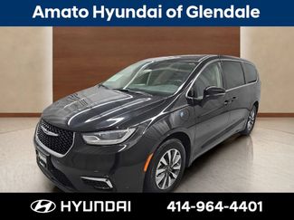 Used 2023 Chrysler Pacifica Touring-L FWD video 1