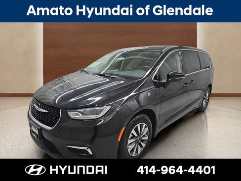 Used 2023 Chrysler Pacifica Touring-L FWD image 1