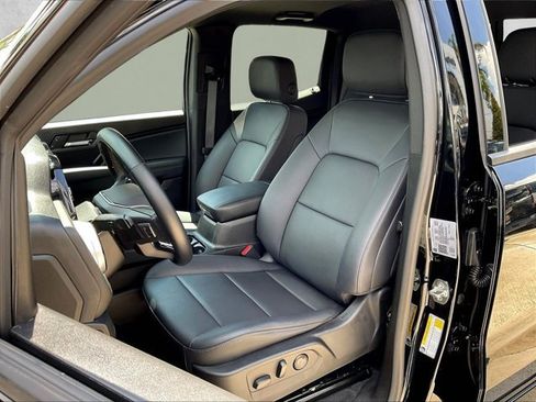 Used 2024 Chevrolet Colorado LT w/ LT Convenience Package III RWD image 25