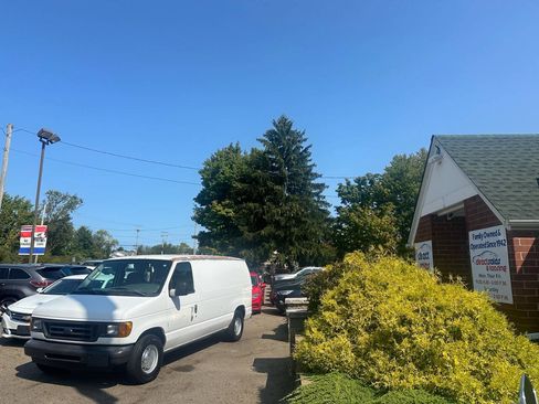 Used 2003 Ford E-150 and Econoline 150 RWD image 1