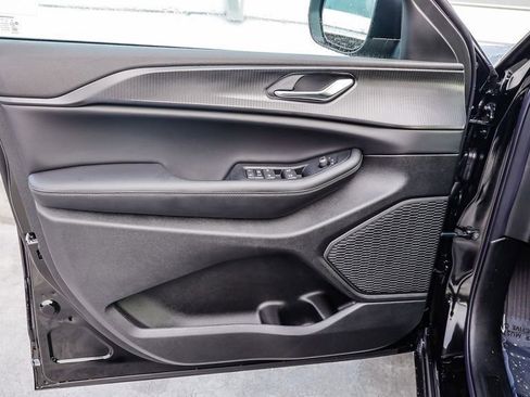 New 2025 Jeep Grand Cherokee Laredo w/ Luxury Tech Group I image 21