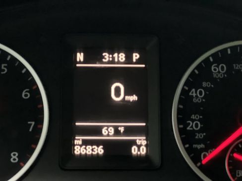 Used 2014 Volkswagen Tiguan S FWD image 17