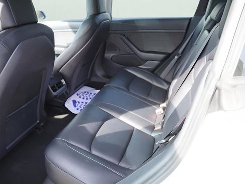 Used 2020 Tesla Model 3 Standard Range image 9