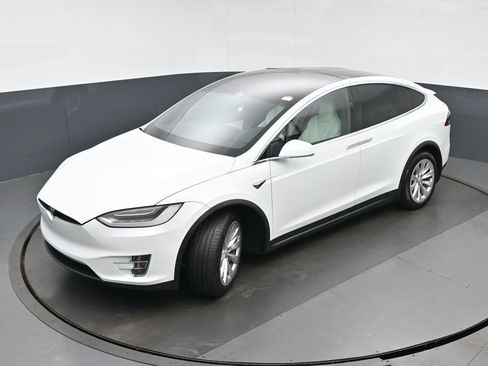 Used 2018 Tesla Model X 100D image 33