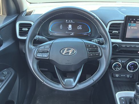 Used 2023 Hyundai Venue Limited FWD image 16