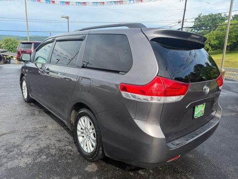 Used 2013 Toyota Sienna XLE FWD image 7