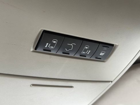 Used 2012 Chrysler Town & Country Touring-L w/ Entertainment Group #2 FWD image 21