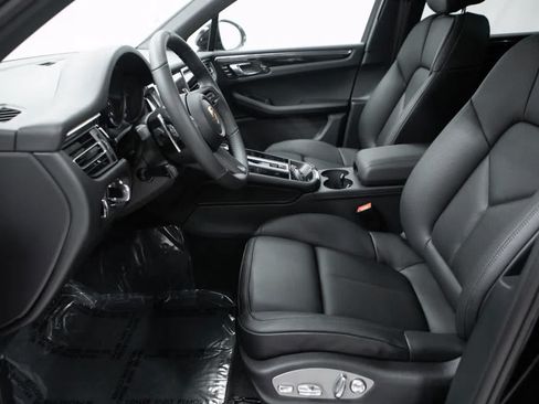 Certified 2026 Porsche Macan AWD/4WD image 22