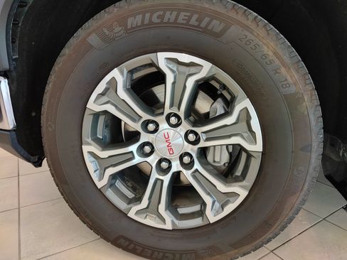 Used 2025 GMC Sierra 1500 SLT AWD/4WD image 9