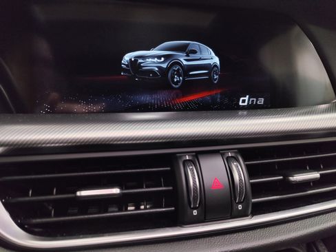 Used 2025 Alfa Romeo Stelvio Sprint AWD/4WD image 28