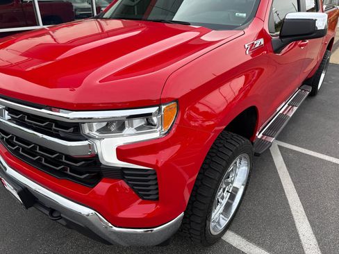 Used 2025 Chevrolet Silverado 1500 LT AWD/4WD image 29