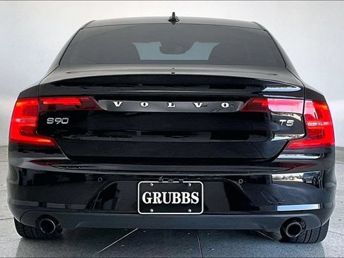 Used 2017 Volvo S90 T5 Momentum w/ Convenience Package FWD image 5