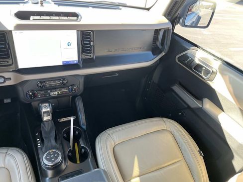 Used 2022 Ford Bronco Wildtrak image 14