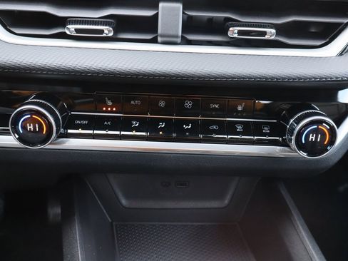 New 2026 Chevrolet Equinox LT w/ Convenience Package II image 11