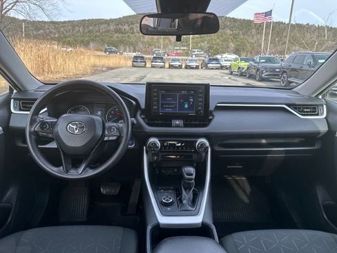 Used 2022 Toyota RAV4 XLE image 12