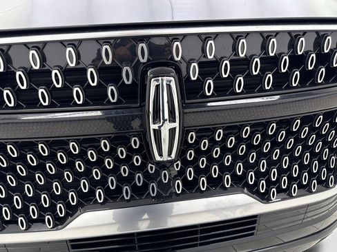 Used 2025 Lincoln Navigator Reserve AWD/4WD image 24
