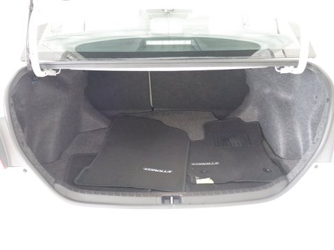 Used 2016 Toyota Corolla LE FWD image 19