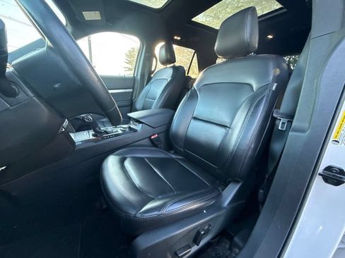 Used 2019 Ford Explorer XLT w/ Equipment Group 202A AWD/4WD image 9