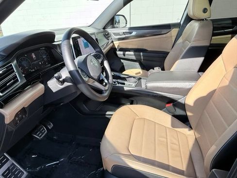 Used 2025 Volkswagen Atlas Cross Sport SEL R-Line AWD/4WD image 16