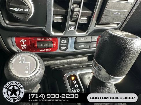Used 2024 Jeep Wrangler Unlimited Rubicon w/ Convenience Group AWD/4WD image 31