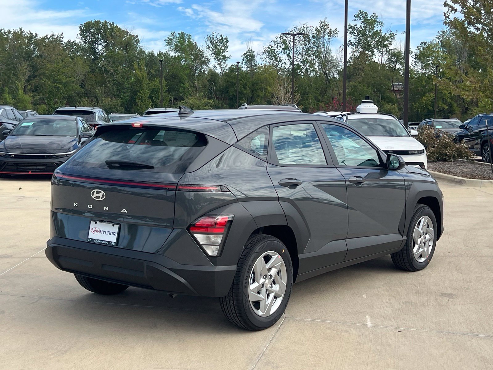 New 2027 Hyundai Kona SE FWD image 11