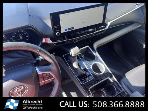 Used 2025 Toyota Sienna XLE Woodland Edition image 30