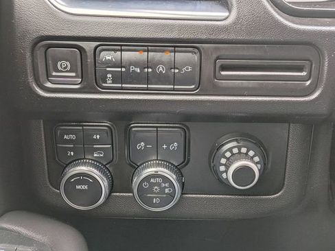 Used 2021 GMC Yukon SLT AWD/4WD image 19