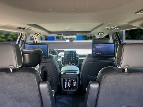 Certified 2025 GMC Yukon AT4 Ultimate w/ LPO, Floor Liner Package AWD/4WD image 39