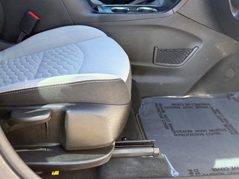 Used 2018 Chevrolet Equinox LS image 12