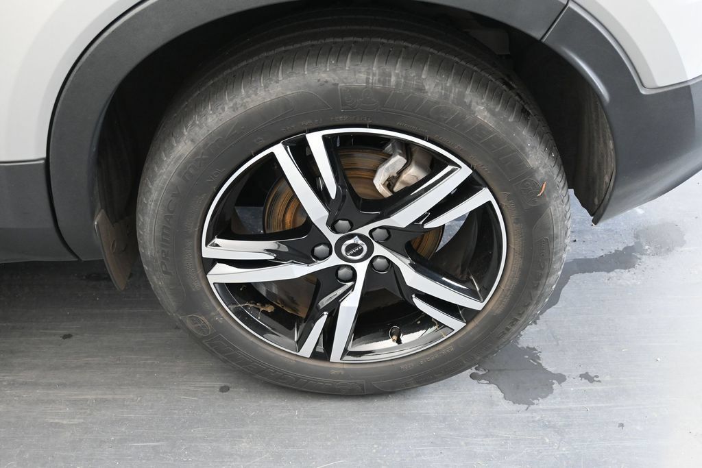 Used 2024 Volvo XC40 B5 Core AWD/4WD image 12