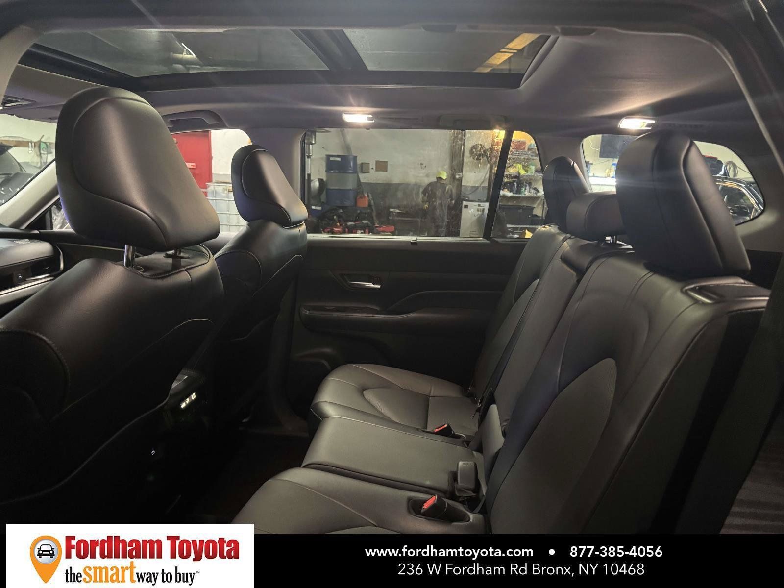 Used 2024 Toyota Grand Highlander AWD image 13