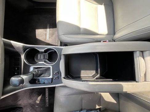 Used 2015 Toyota Highlander XLE image 18