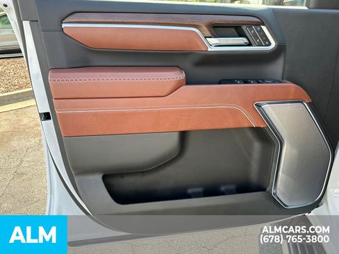 Used 2025 GMC Sierra 3500 Denali Ultimate image 12