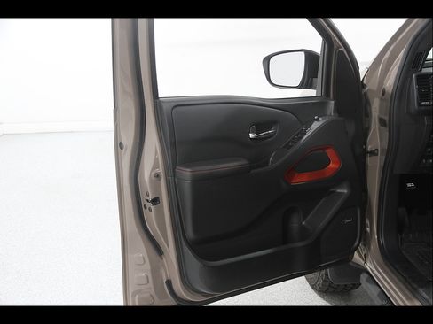 Used 2023 Nissan Frontier PRO-4X w/ Pro-4X Premium Package AWD/4WD image 4