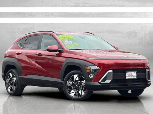 Used 2025 Hyundai Kona SEL AWD/4WD image 2