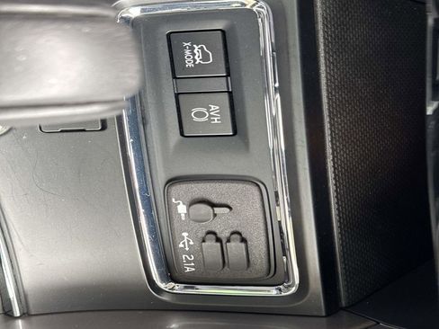 Used 2022 Subaru Ascent Limited w/ Technology Package image 27