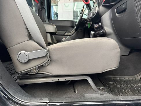 Used 2017 Jeep Wrangler Unlimited Sport AWD/4WD image 32
