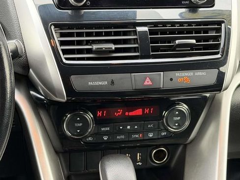 Used 2022 Mitsubishi Eclipse Cross SE image 17