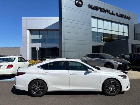 Used 2024 Lexus ES 350 w/ Premium Package FWD image 2