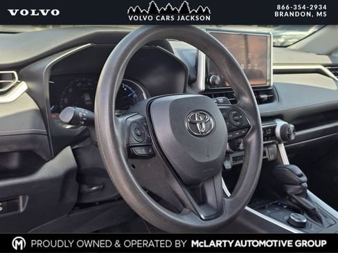 Used 2024 Toyota RAV4 XLE AWD/4WD image 24