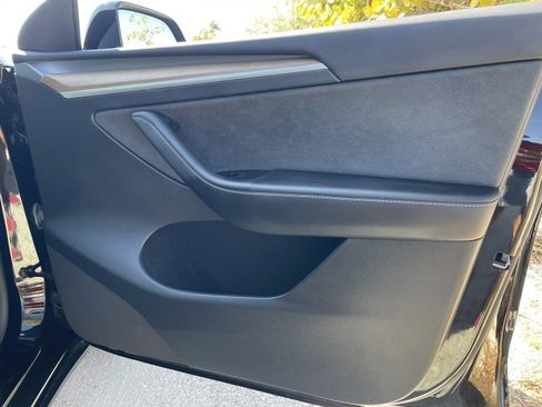 Used 2023 Tesla Model Y AWD image 19