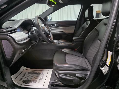 Used 2024 Jeep Compass Latitude AWD/4WD image 9