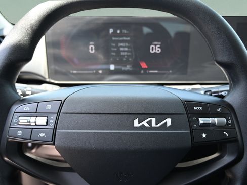 Used 2025 Kia K4 FWD image 29