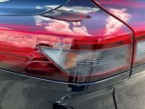 Certified 2023 Nissan Rogue SV FWD image 28