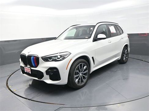 Used 2022 BMW X5 xDrive40i w/ M Sport Package image 3