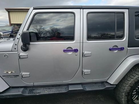 Used 2018 Jeep Wrangler Unlimited Sahara AWD/4WD image 25