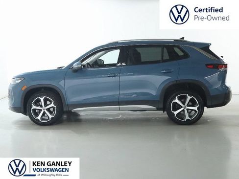 Used 2025 Volkswagen Tiguan SE AWD/4WD image 37
