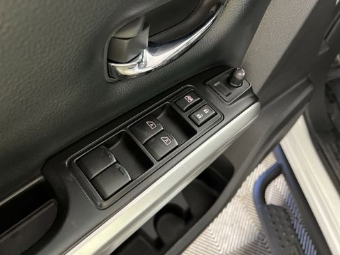 Used 2024 Nissan Titan SV w/ SV Convenience Package image 15